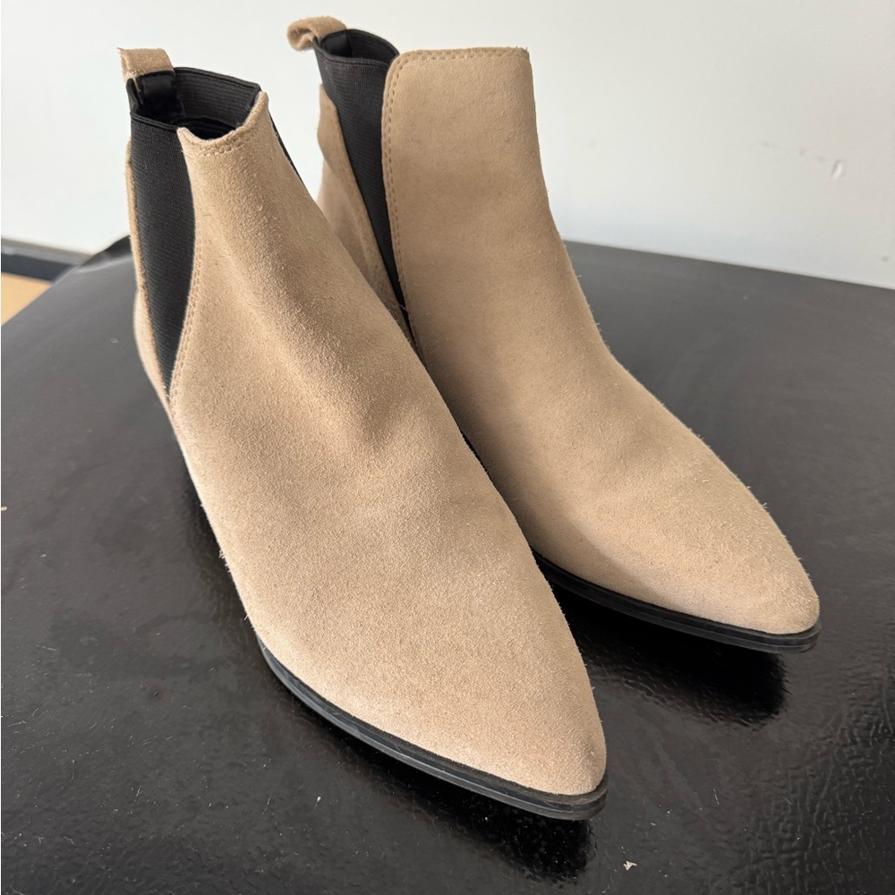 Marc fisher Tan Chelsea Boots